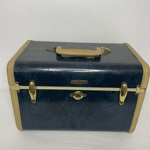 Vintage train case sampsonite